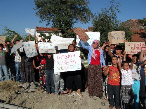 Sulama kanalının üzerinin kapatılması için eylem yapıldı.