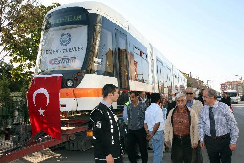 Yılmaz Büyükerşen'e AK Parti İl Başkanı Murat Canözer'den tepki geldi.