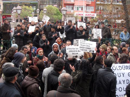 Uyarılara aldırmayan eylemciler ile polis arasında arbede yaşandı.