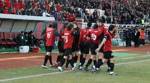 Eskişehirspor: 4 - İstanbul Büyükşehir Belediyespor: 0 (İlk Yarı)