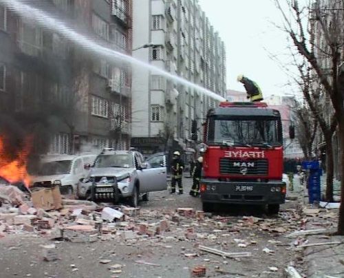 Eskişehir'de parfümeri dükkanındaki patlamada 15 kişi yaralandı