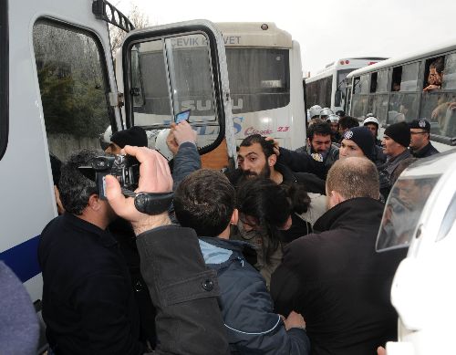 Eskişehir Anadolu Üniversitesi'nde kavga etti: 4 yaralı, 40 gözaltı