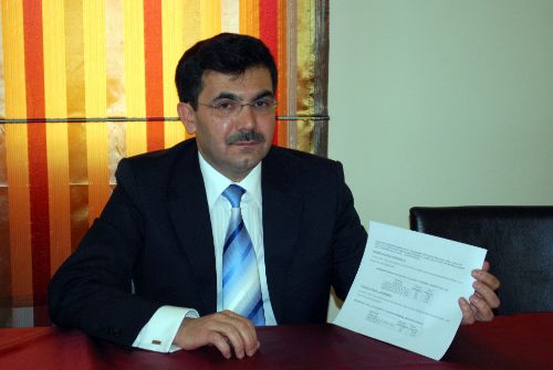 Salih Koca, Prof. Dr. Büyükerşen'in belediyeyi zarara uğrattığını ileri sürdü.