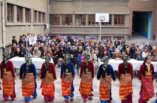 Ali Çetinkaya Kız Meslek Lisesi mezunları bir araya geldi