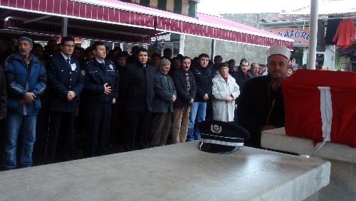 Hayatını kaybeden polis memuru memleketi Afyonkarahisar'da toprağa verildi