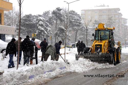 Afyonkarahisar'ı beyaza bürüdü