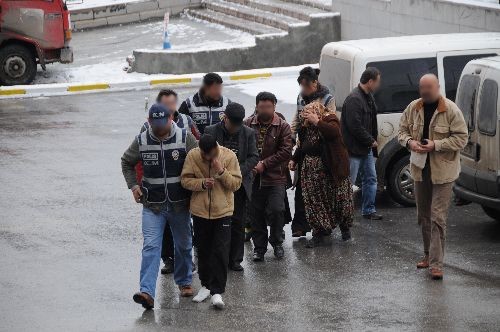 Eskişehir'de uyuşturucu satan 5 kişi yakalandı.