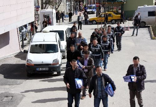 Tefecilik zanlıları adliyede