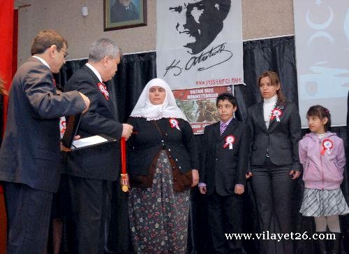 Şehit yakınları ve gaziler övünç madalyalarını aldı