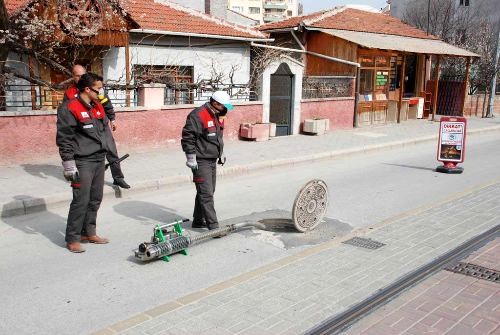 Odunpazarı Belediyesi, sinek ve benzeri haşereye karşı ilaçlı mücadele başlattı.