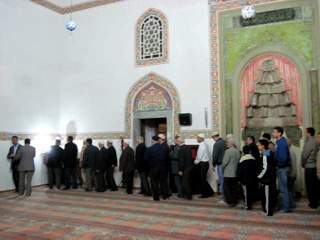 Sakal-ı Şerif halka gösterlidi.