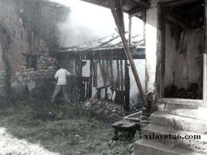 Aksu köyünde bir evde elektrik kontağından yangın çıktı.