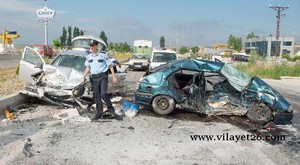 Emekli astsubay ve eşi trafik kazasında hayatını kaybetti