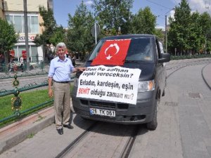 Ali Akyüz, terör örgütünü ilginç bir yolla protesto etti