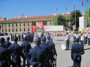 Atatürk’ün Eskişehir’i ilk ziyaretlerinin yıldönümü Vilayet Alanında törenle kutlandı.