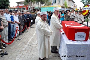 Piyade Üsteğmen Nuri Kahraman memleketinde toprağa verildi.