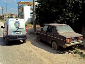 Afyonkarahisar Belediyesi, hurda araçları topluyor