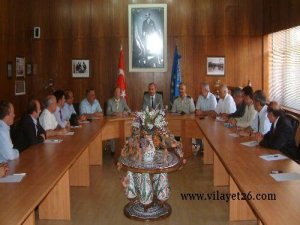 Kütahya'da parti temsilcileri ile bir araya geldi.