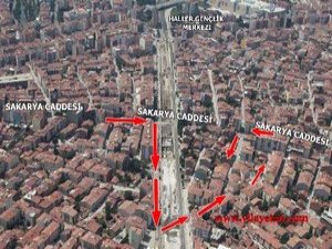 Sakarya hemzemin geçidi araç trafiğine kapatıldı.