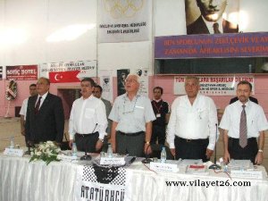 Süheyl Batum, Başbakan Yardımcısı Bülent Arınç'ı 'Zerdüşt'e' benzetti.