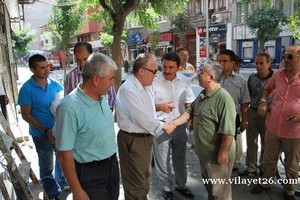 AK Partililer referandum kitapçığı dağıttı