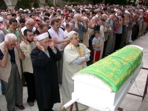 Celal Genelioğlu son yolculuğuna uğurlandı