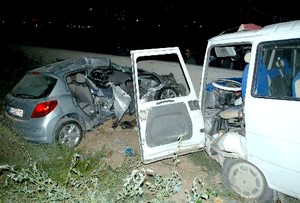 Afyonkarahisar'da trafik kazası: 1 ölü, 14 yaralı