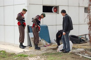 Eskişehir'de jandarma, içi kaçak akaryakıt dolu tank bulundu.