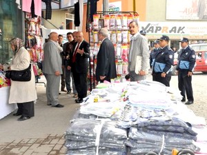 Afyonkarahisar'da kaldırımı işgal eden esnafa uyarı