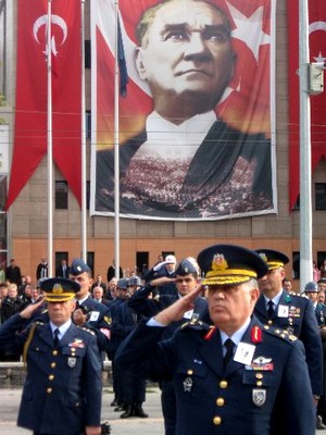 Atatürk, ebediyete intikalinin 72. yılında Eskişehir'de düzenlenen törenlerle anıldı.