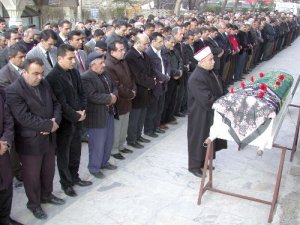 Avukat Pembe Serap Taşpınar'ın cenazesi, Afyonkarahisar'da toprağa verildi.