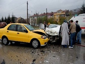 Bozüyük'te trafik kazası: 6 yaralı