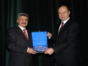 Vali Mehmet Kılıçlar, “İnsan Haklarının Güncel Sorunları” Konulu Konferansa Katıldı.