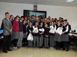 Kampanyada toplanan 30 bin kitap okullara dağıtıldı