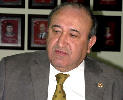 MHP'li Abdülkadir Akçan: üniversitelerdeki öğrencilere, oyuna gelmemeleri uyarısında bulundu.