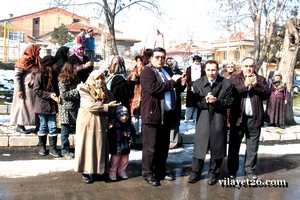 Şehiriçi ulaşım sorununa mahalle sakinlerinden tepki gösterdi.