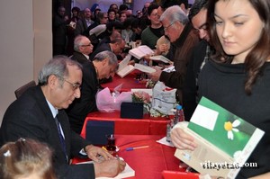 Yazar Ataol Behramoğlu'ndan 'cahil' iması