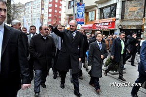 HAS Parti Başkanı Kurtulmuş sokaklarda dolaştı