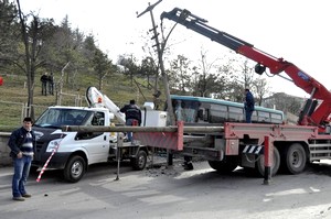 Otomobil, otobüse çarptı: 3'ü ağır 7 yaralı