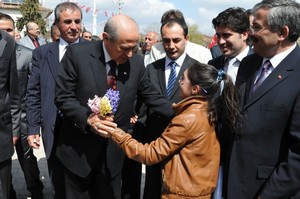 Devlet Bahçeli, iktidara gelmek için vatandaşlardan destek istedi.