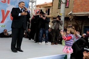 Veysel Eroğlu, AK Parti Hükümeti’nin vatandaşın isteklerini sigara paketi üzerine yazıp atan bir hükümet olmadı.