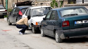 Kütahya’da park halindeki 5 aracın lastikleri kesildi.