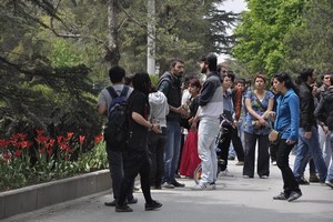 Anadolu Üniversitesi'nde öğrenci grupları birbirine girdi