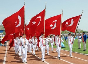 Afyonkarahisar Valisi İrfan Balkanlıoğlu, kutlamaları vasat buldu.