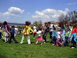 Çocuk festivalinde yüzlerce çocuk gönlünce eğlendi.