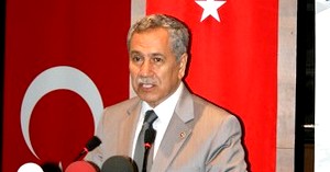 Bülent Arınç, Bursa'nın turizmde büyük bir dev olduğunu, ancak uyandırılması gerektiğini söyledi.