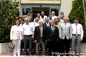 Atilla Gülsar, "Öğrencilerimize okullarımızı sevdirmeliyiz.” dedi.