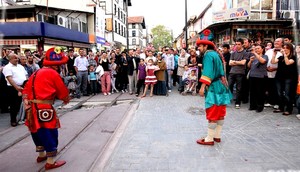 Cumhuriyet Caddesi, mehter ve Hacivat-Karagöz gösterisiyle renklendi