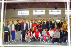 Okullar arası voleybol turnuvasında Çokköy İlköğretim Okulu şampiyon oldu.