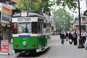 Bursalılar, nostaljik tramvayın tadını çıkarıyor